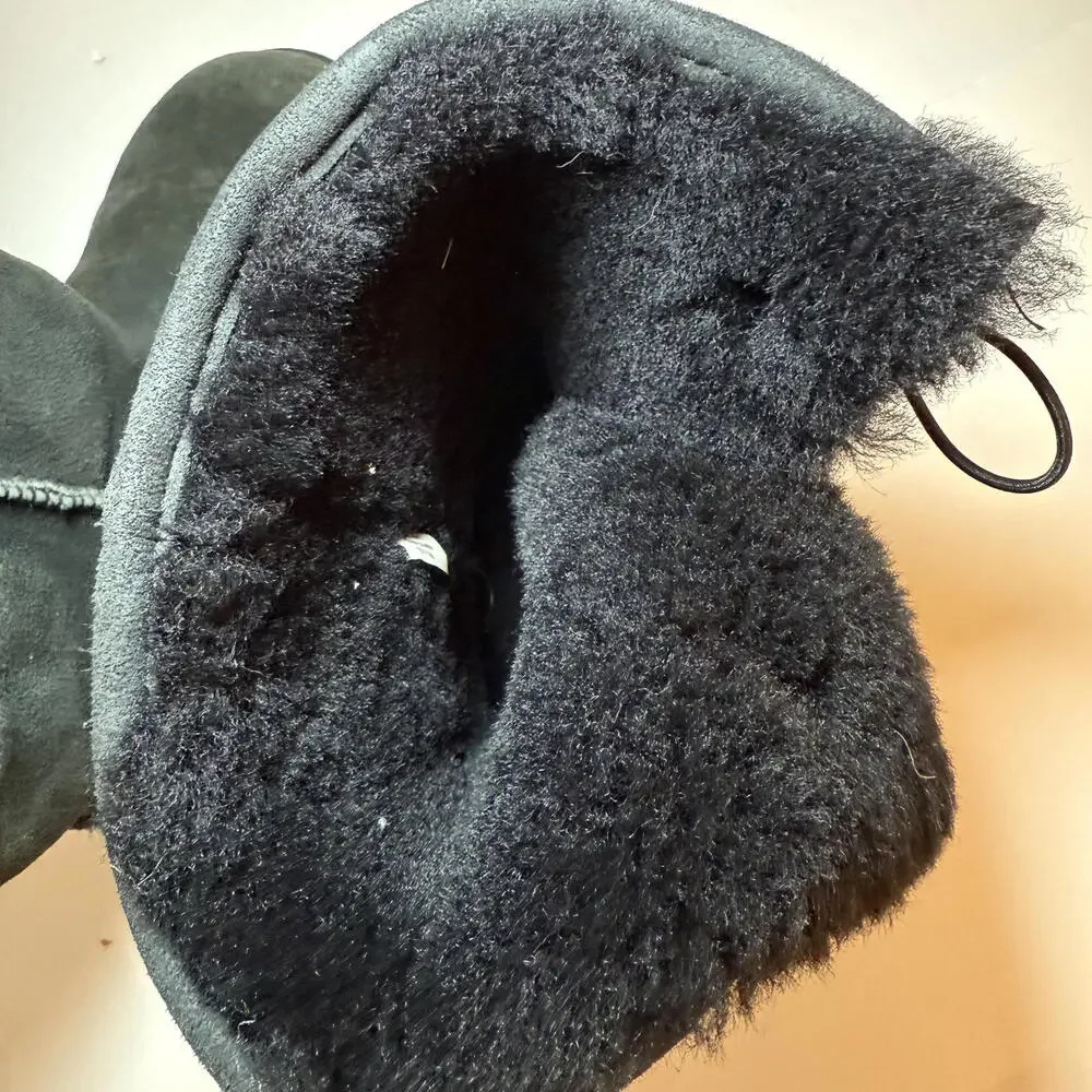 L.L.‎ BEAN Fleece Lined Black SUEDE winter boot with button side. Women Size 8 M